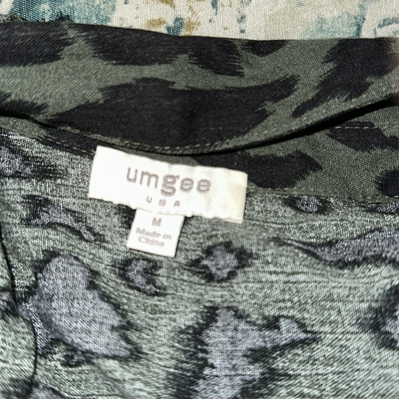 Umgee Green and Black Animal Print tunic top size medium - Picture 4 of 5